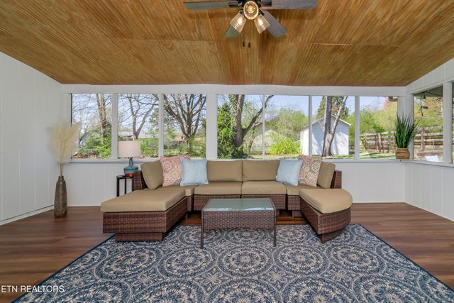 733 Waco Rd, Knoxville, TN 37919