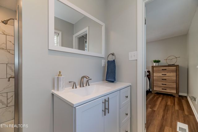 733 Waco Rd, Knoxville, TN 37919