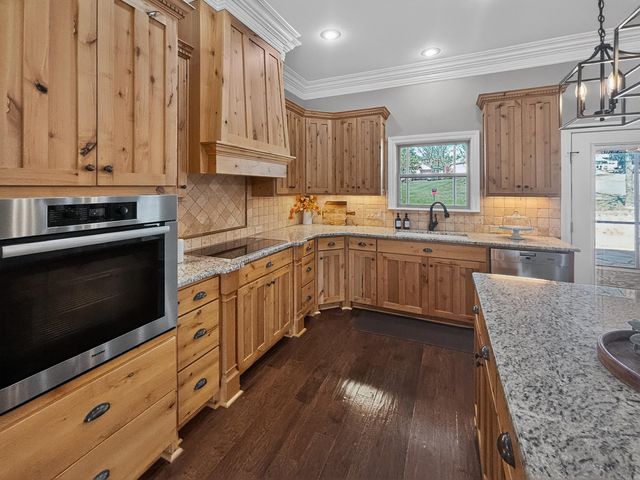 3 Linares Lane, Hot Springs Village, AR 71909