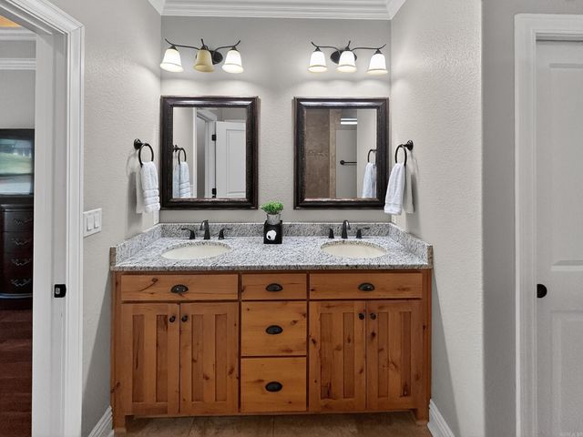 3 Linares Lane, Hot Springs Village, AR 71909