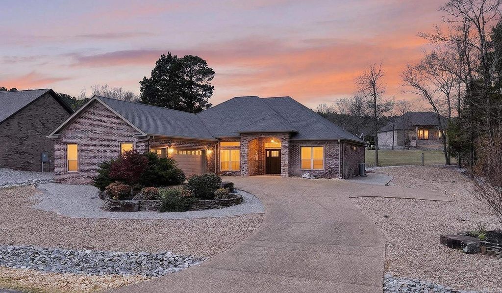 3 Linares Lane, Hot Springs Village, AR 71909