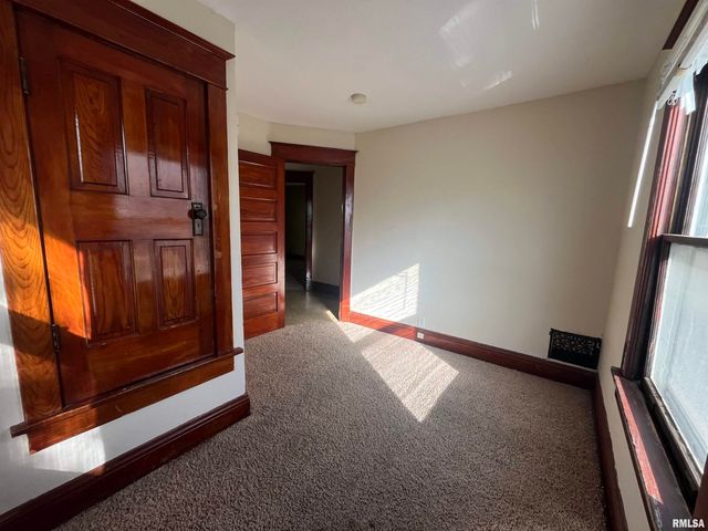 2919 7TH Avenue, Rock Island, IL 61201