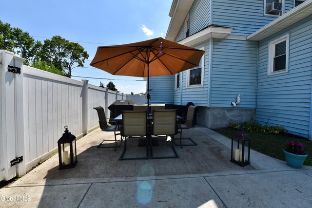 1 Delaware Court, Colonie, NY 12189