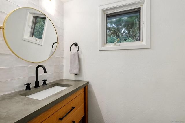 27 Conrad Drive, La Mesa, CA 91941