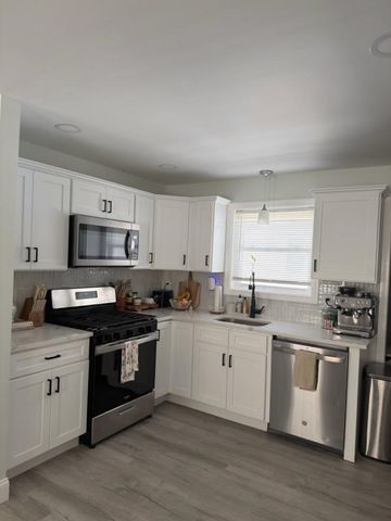 16 Catherine Street 2, Bristol, RI 02809