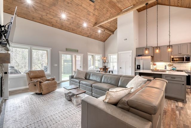 123 Lake Top Lane, Ellijay, GA 30540