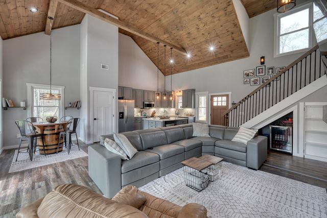 123 Lake Top Lane, Ellijay, GA 30540