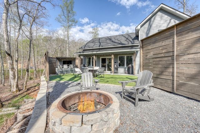 123 Lake Top Lane, Ellijay, GA 30540