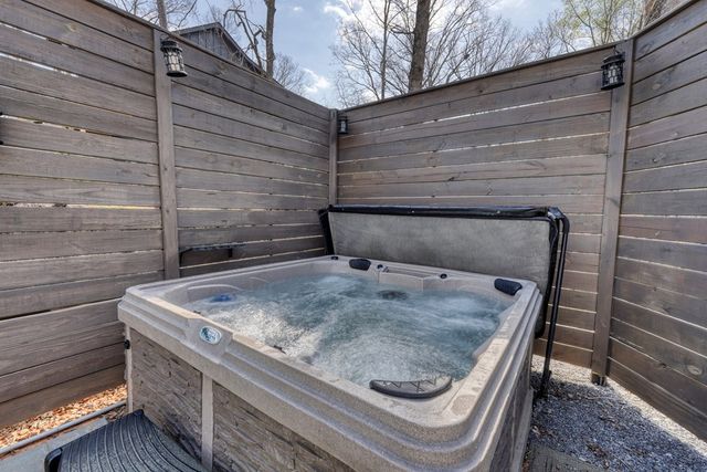 123 Lake Top Lane, Ellijay, GA 30540