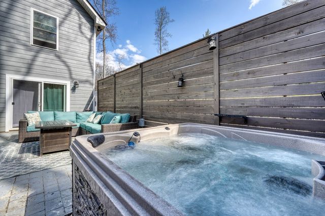 123 Lake Top Lane, Ellijay, GA 30540