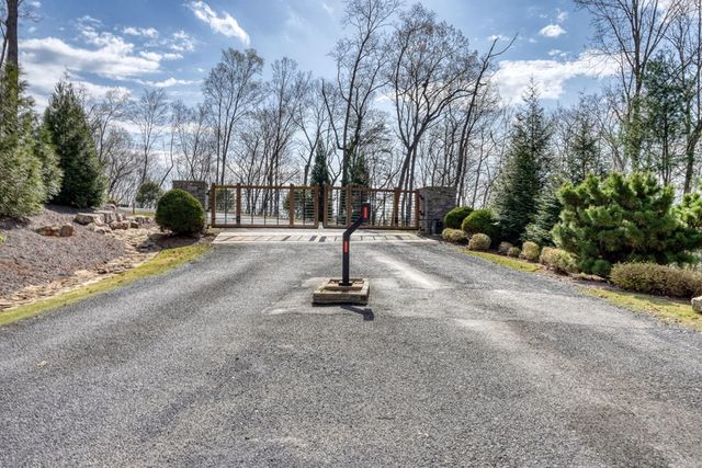 123 Lake Top Lane, Ellijay, GA 30540