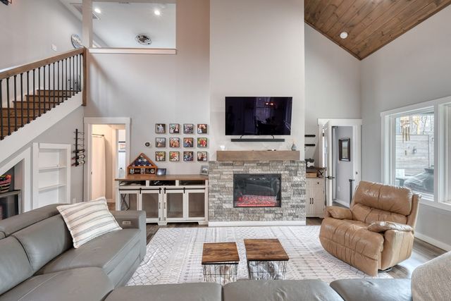 123 Lake Top Lane, Ellijay, GA 30540