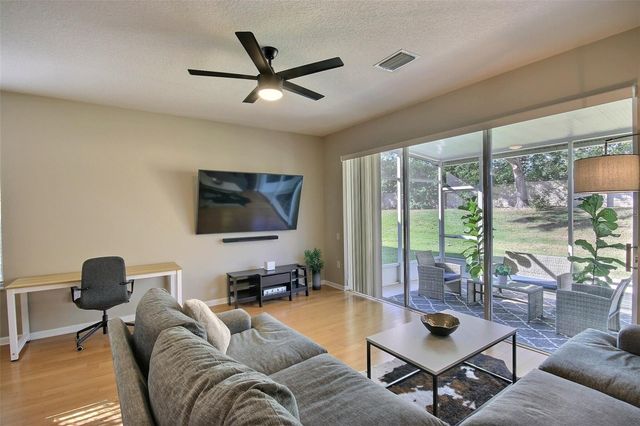 8238 72ND ST E, Bradenton, FL 34201