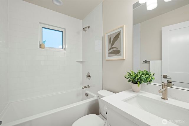 2846 22nd Avenue W, Seattle, WA 98199