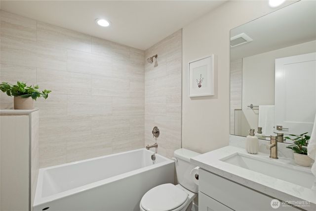 2846 22nd Avenue W, Seattle, WA 98199