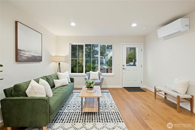 2846 22nd Avenue W, Seattle, WA 98199