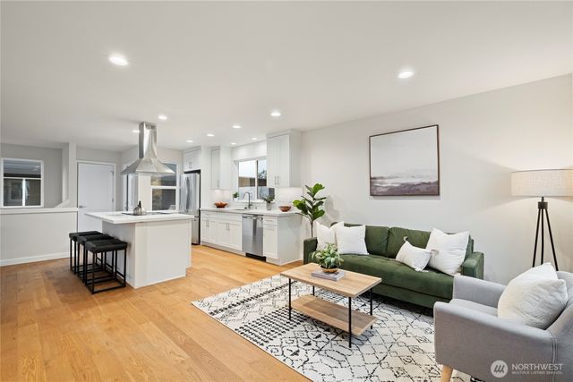 2846 22nd Avenue W, Seattle, WA 98199