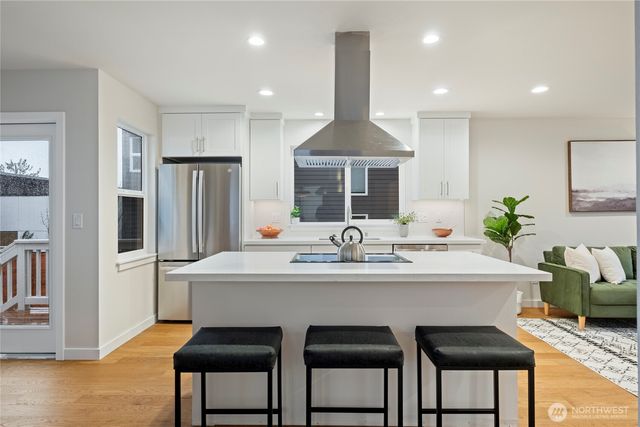 2846 22nd Avenue W, Seattle, WA 98199