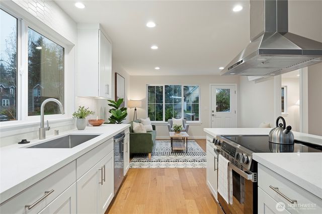 2846 22nd Avenue W, Seattle, WA 98199