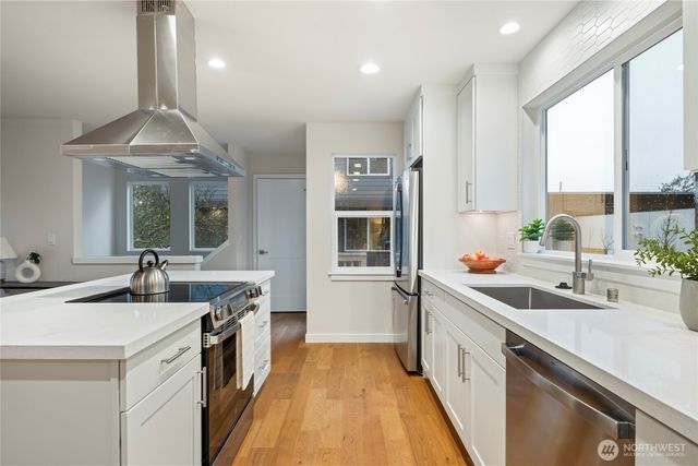 2846 22nd Avenue W, Seattle, WA 98199