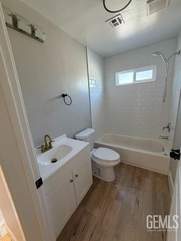 2804 Elmwood Avenue, Bakersfield, CA 93305