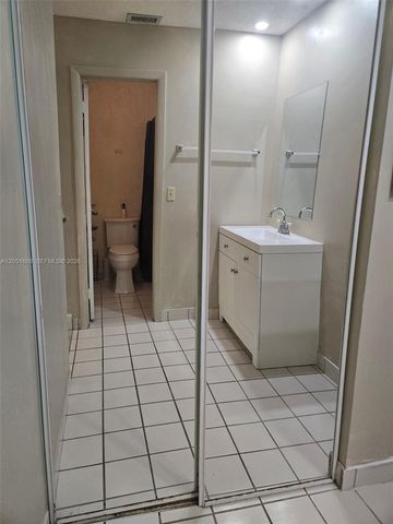 818 E Palm Run Dr 0, North Lauderdale, FL 33068