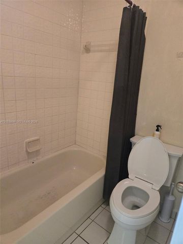818 E Palm Run Dr 0, North Lauderdale, FL 33068