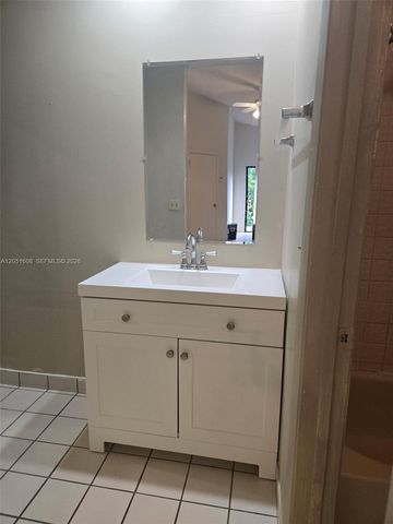 818 E Palm Run Dr 0, North Lauderdale, FL 33068