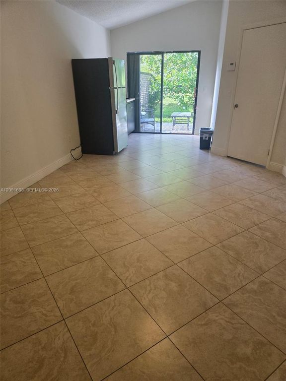 818 E Palm Run Dr 0, North Lauderdale, FL 33068