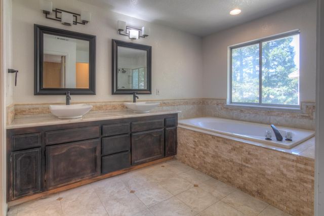 402 Braemar Ct, Roseville, CA 95661