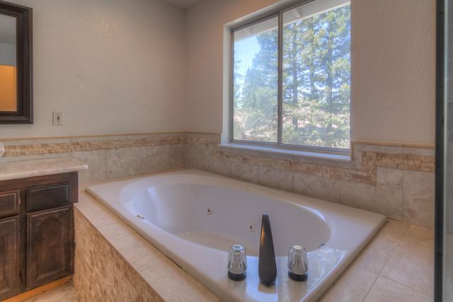 402 Braemar Ct, Roseville, CA 95661