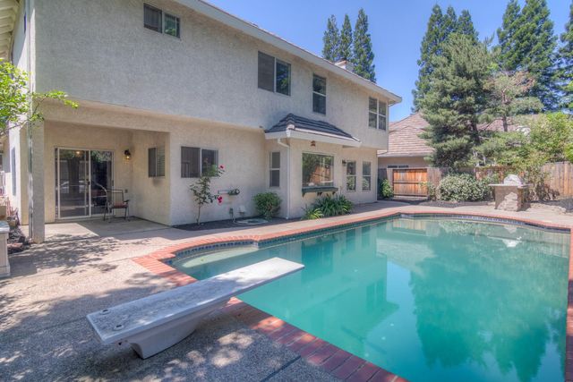 402 Braemar Ct, Roseville, CA 95661