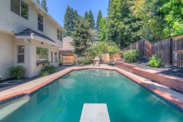 402 Braemar Ct, Roseville, CA 95661