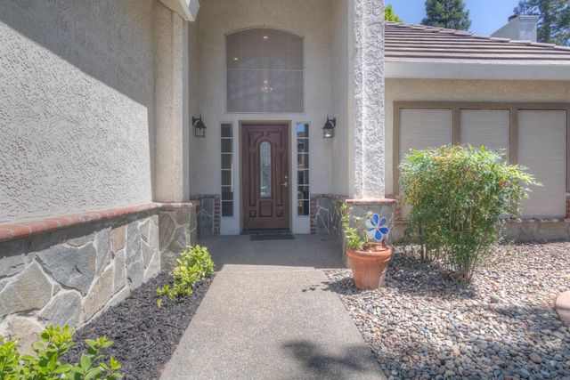 402 Braemar Ct, Roseville, CA 95661