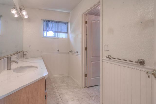 402 Braemar Ct, Roseville, CA 95661