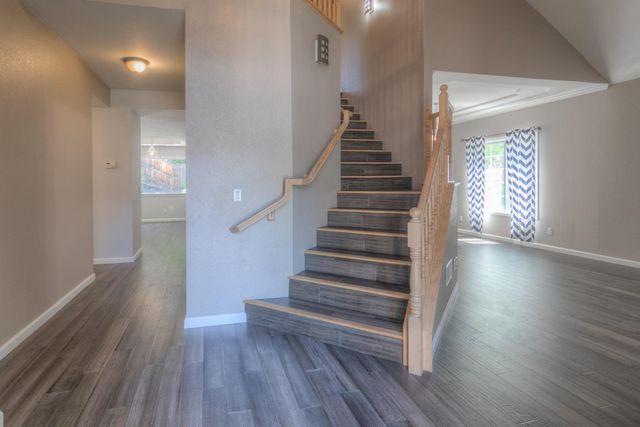 402 Braemar Ct, Roseville, CA 95661