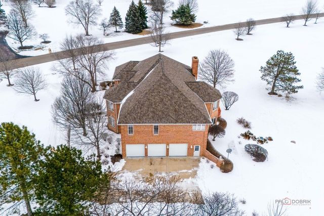 37181 N Fox Hill Drive, Wadsworth, IL 60083