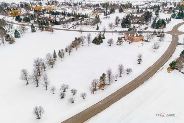 37181 N Fox Hill Drive, Wadsworth, IL 60083