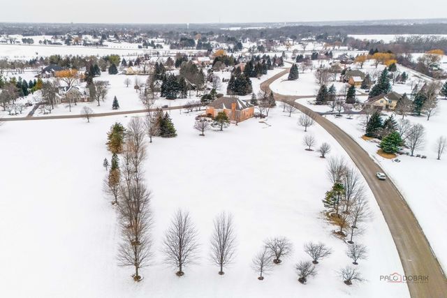 37181 N Fox Hill Drive, Wadsworth, IL 60083