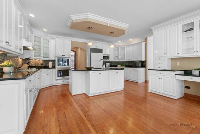 37181 N Fox Hill Drive, Wadsworth, IL 60083