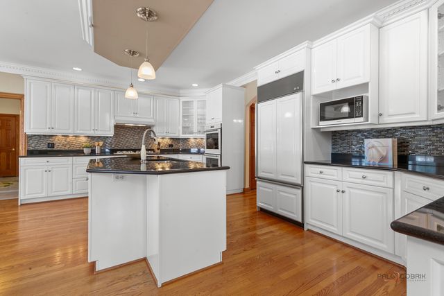 37181 N Fox Hill Drive, Wadsworth, IL 60083