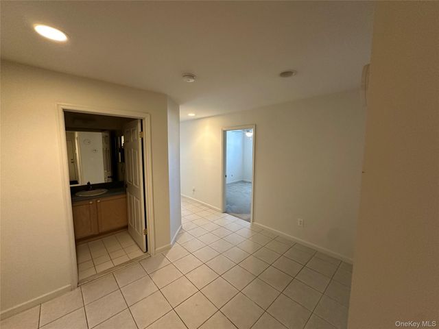 47 Summerfield Lane N, Riverhead, NY 11901