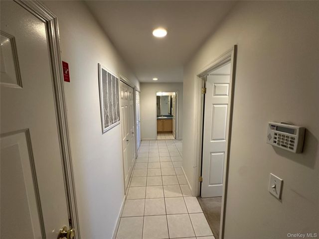 47 Summerfield Lane N, Riverhead, NY 11901