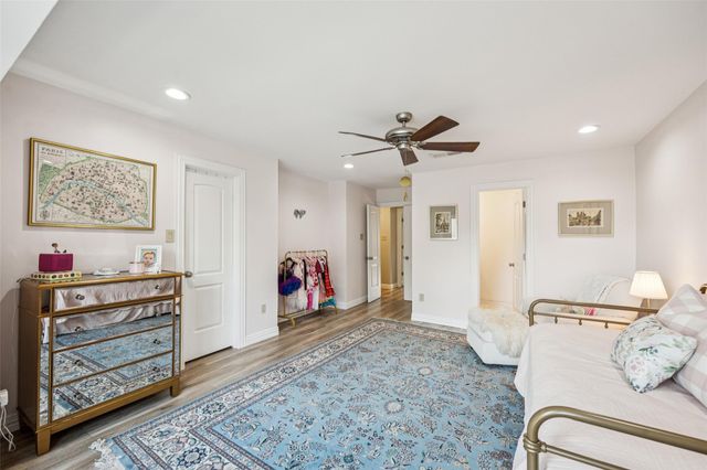 1223 Fountain View Drive 124, Houston, TX 77057