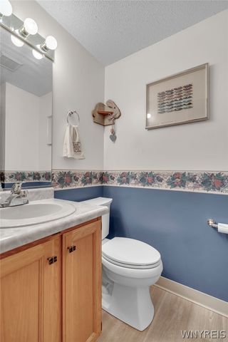 136 Northwood Drive, Lancaster, NY 14043