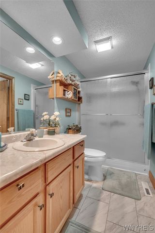 136 Northwood Drive, Lancaster, NY 14043