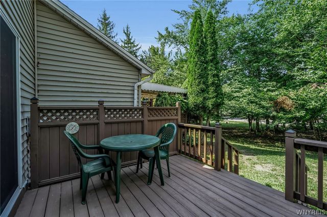 136 Northwood Drive, Lancaster, NY 14043