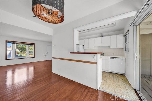 8843 De Haviland, Los Angeles, CA 90045