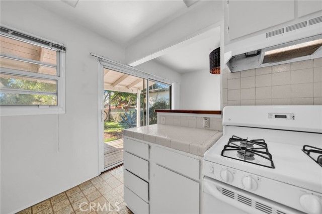 8843 De Haviland, Los Angeles, CA 90045