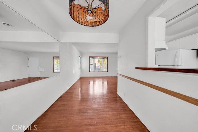 8843 De Haviland, Los Angeles, CA 90045